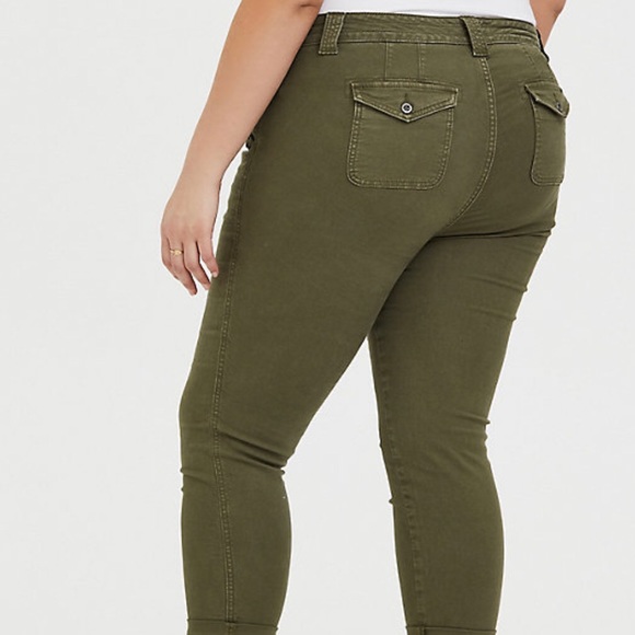 Torrid CROP MILITARY PANT - CANVAS OLIVE GREEN - Picture 3 of 3
